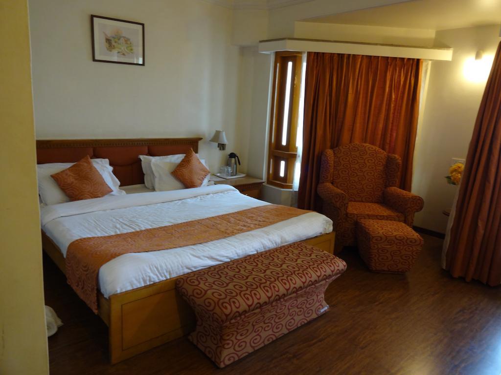 Hotel Amer Palace 博帕尔 客房 照片